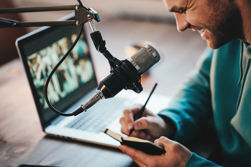 Connecting Your Microphone and Audio Interface Connecting Your Microphone and Audio Interface