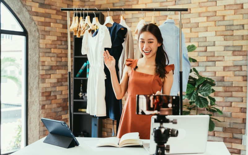 How to Effectively Pitch Brands as a Micro-Influencer How to Effectively Pitch Brands as a Micro-Influencer