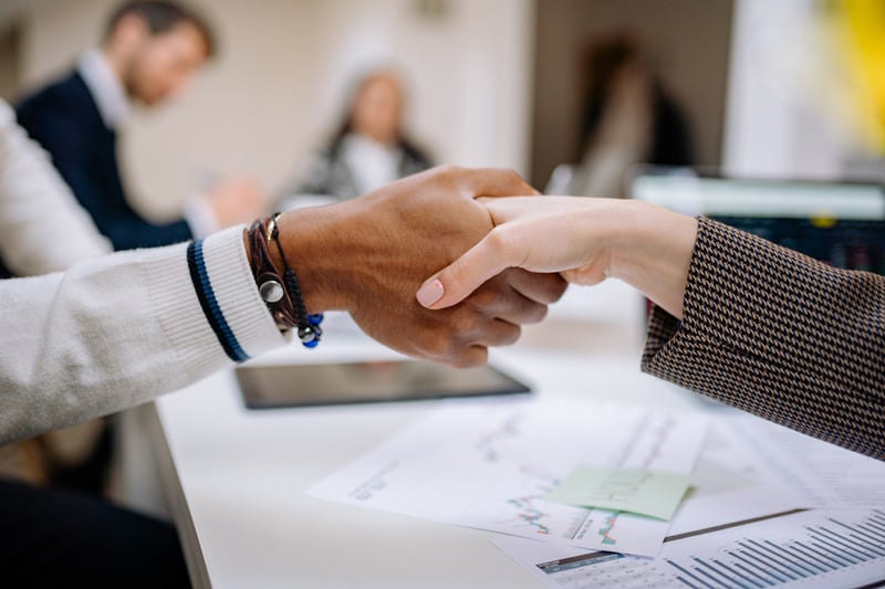 Sharing industry insights to establish authority and credibility High-Converting B2B LinkedIn Post Ideas for Success