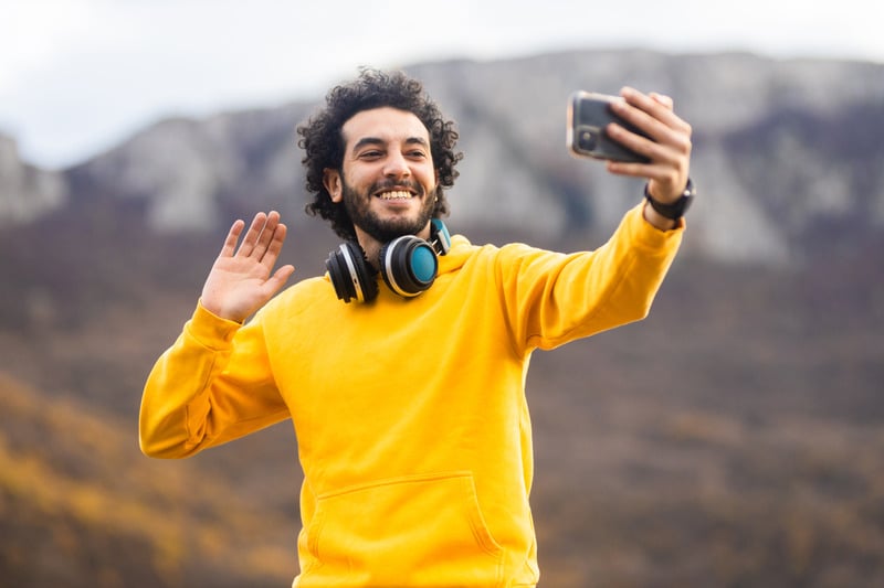 Choosing the Right Equipment for Your Vlogs Choosing the Right Equipment for Your Vlogs